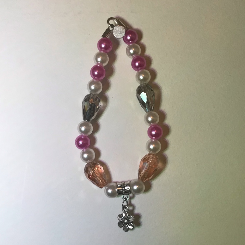 Im selling two clasp friendship bracelets.